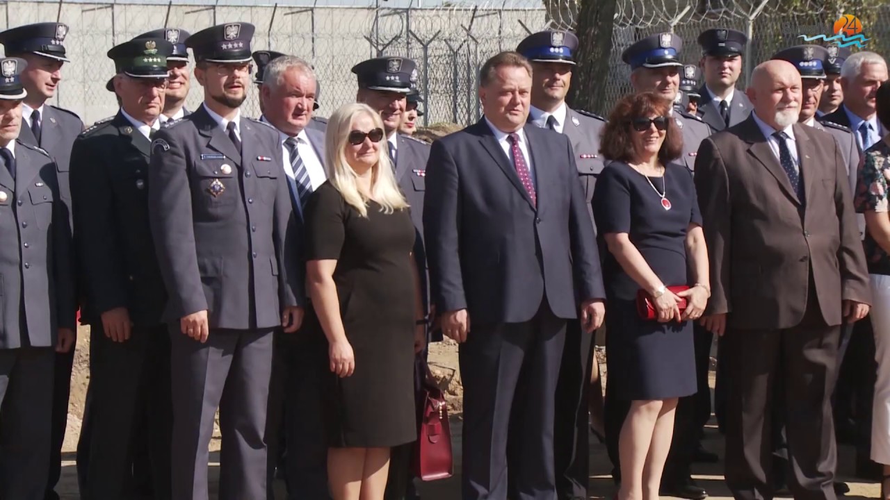 Areszt Śledczy w Suwałkach z halą produkcyjną w budowie. Jest mur i kamień węgielny