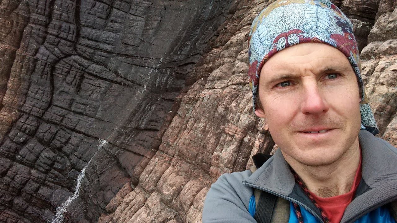 Solo ascent of Red Tide - 1,000m climb in the Grampians.