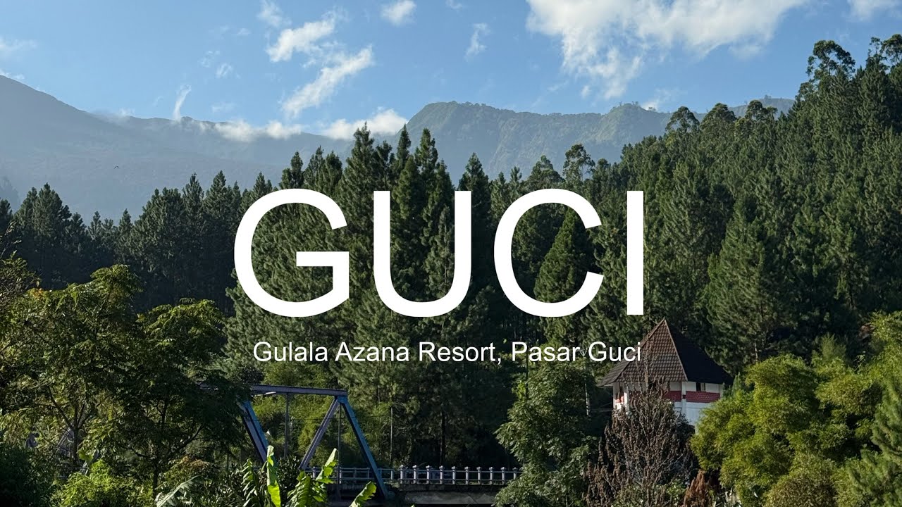 Hotel di Guci ini, punya kolam infinity air hangat yang luas, Nikmatnya.