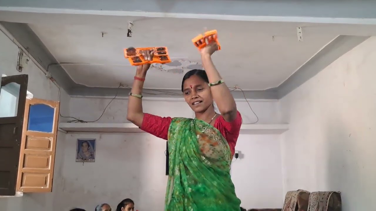 લખેલુ છે 🌺 મીરાં બાઈ નું ભજન 🌺