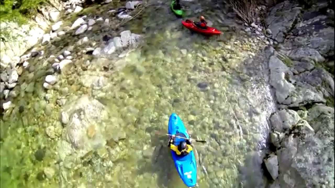 Kayak dans la Volane près d'Antraïgues (Ardèche)