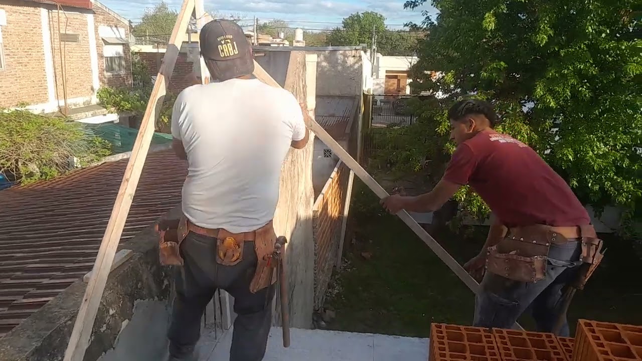 Cómo plomar una regla para levantar una pared