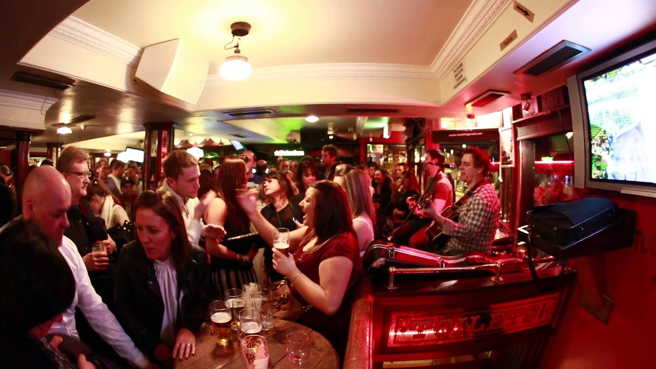 Live music in Irish Pub