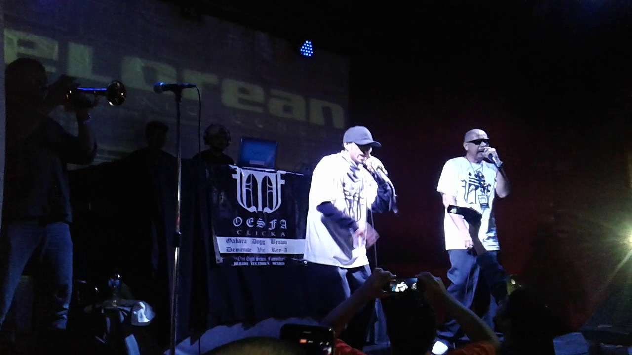 OESFA CLICKA-LA MALA VIDA EN VIVO DELOREAN BAR