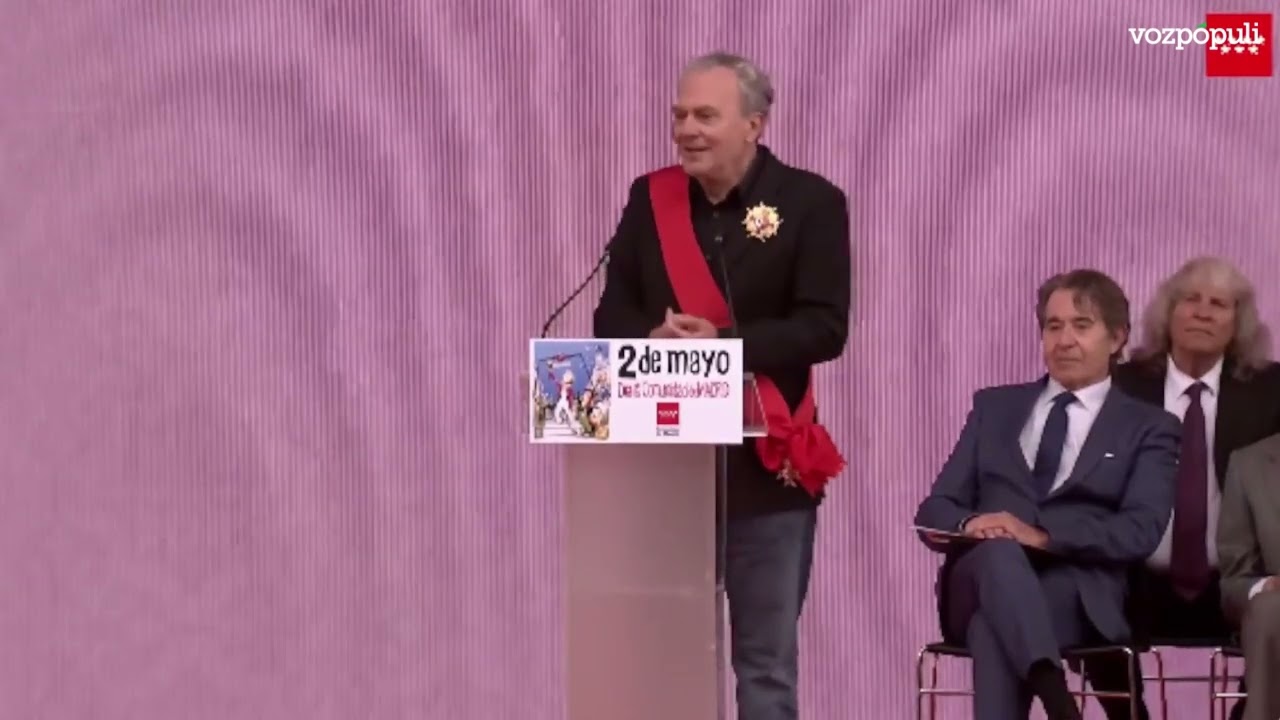 Emocionado José Coronado al recibir la Cruz del 2 de Mayo