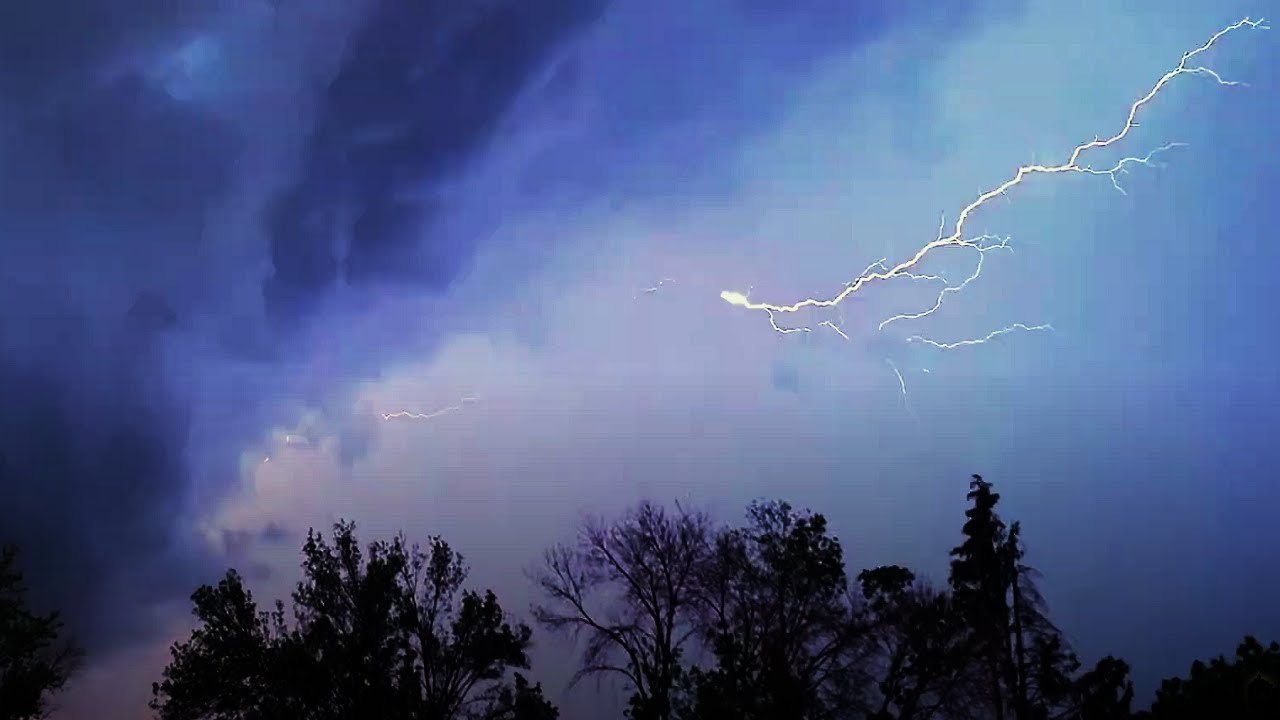 Non-stop lightning during approaching supercell storm (60 fps) - June 12, 2024