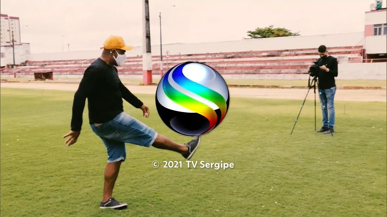 Homem chuta TV Sergipe durante encerramento de programa