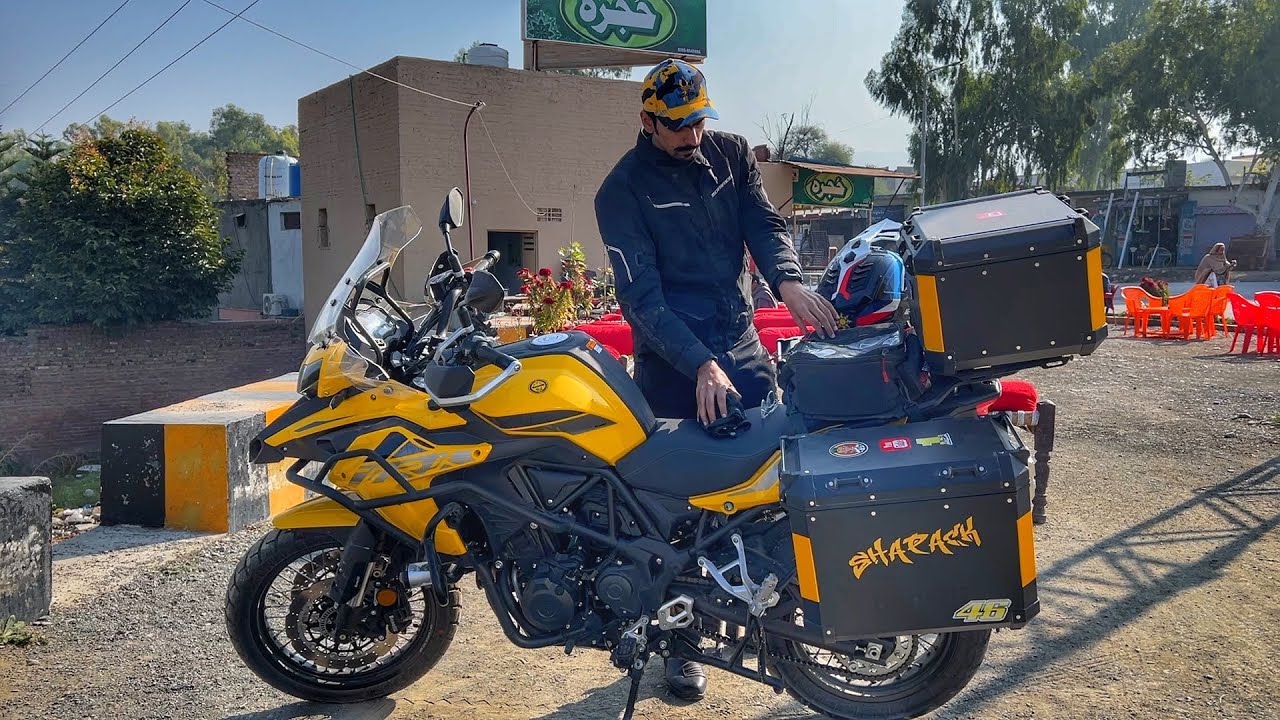 YELLOW SHIKRA HAR JAGHA PAKRA JATA HY - Northern Pakistan Tour in December