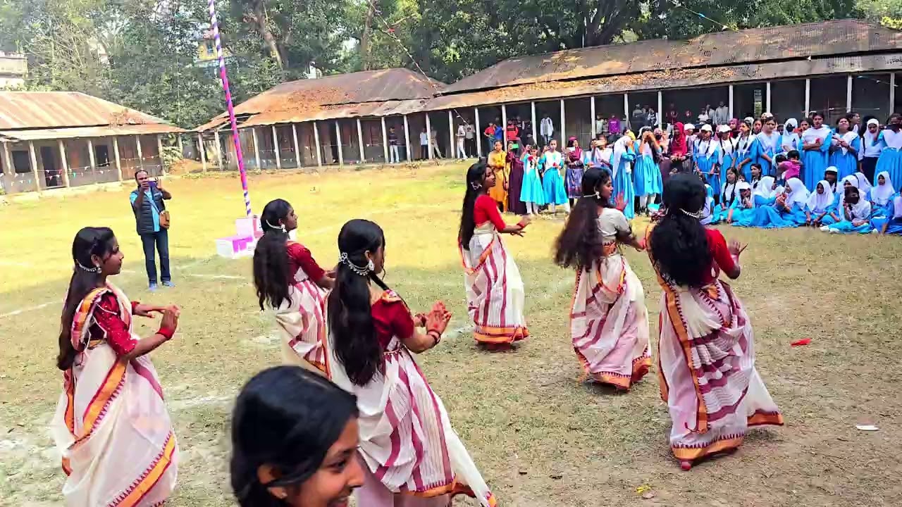 বন্ধে মায়া লাগাইছে গানে অসাধারণ নৃত্য। 