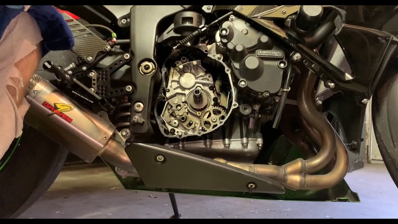 2011 ZX-6R stuck in neutral. Shifting pedal does not move. Solution here.