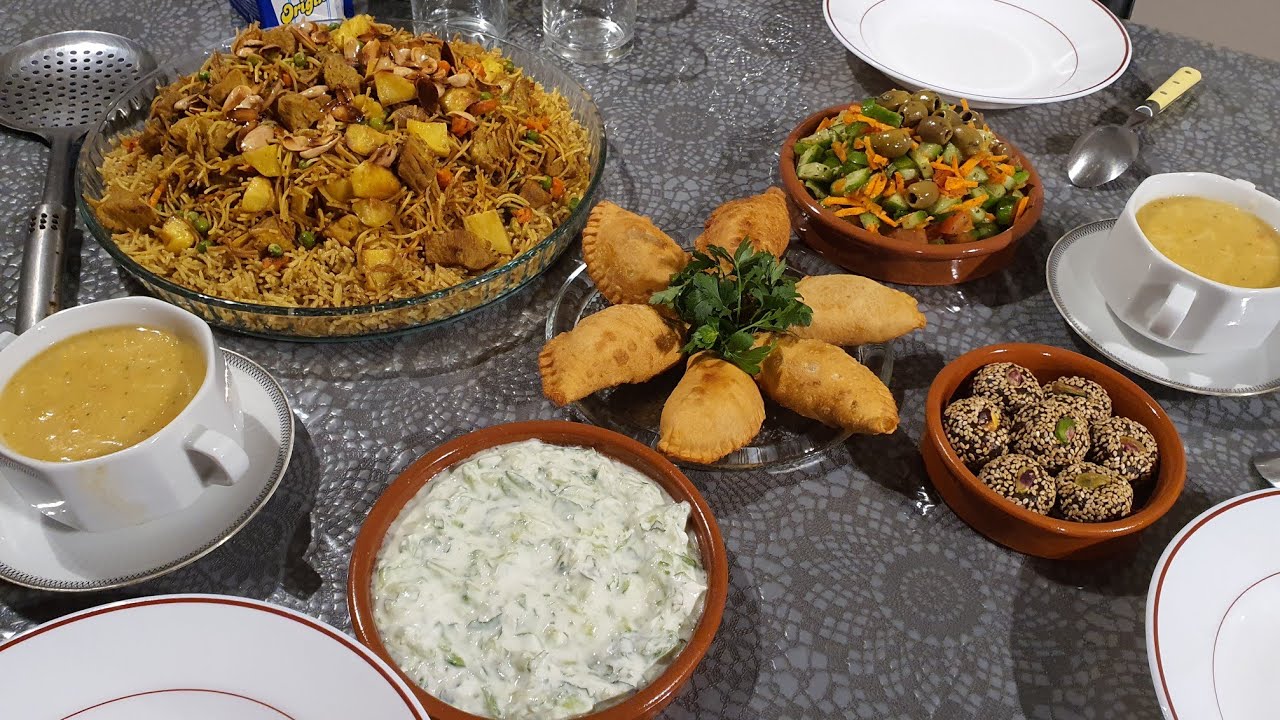 طبخت اطيب برياني عراقي باللحم وسلطات لذيذه وشوربة والحلى تراب الملوك اللذيذ
