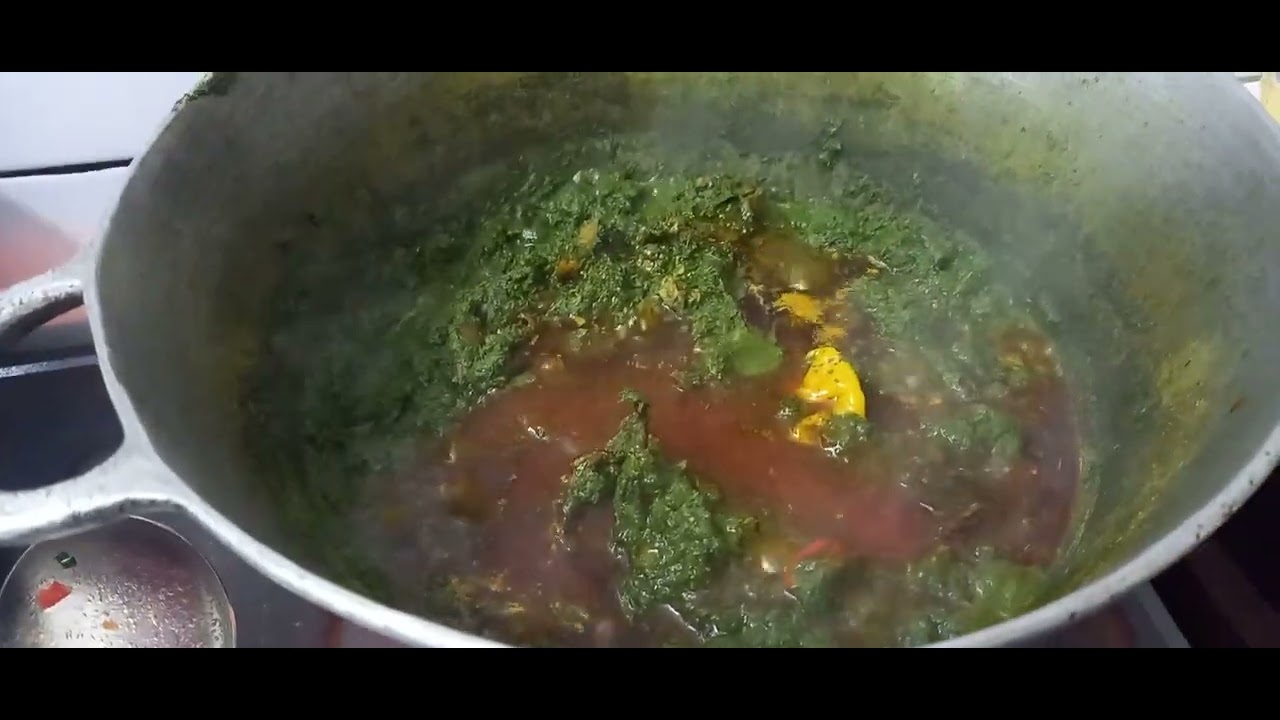 recette de la sauce de feuilles de manioc façon Est-Cameroun