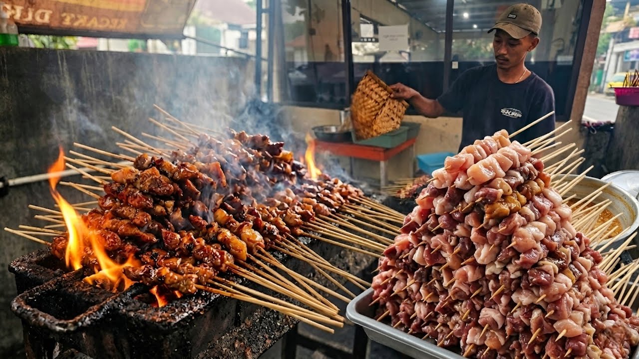 REKOR! SATE KAMBING TERMURAH SEDUNIA ADA DI LERENG LAWU! Porsinya Brutal, Antreannya Bikin Merinding