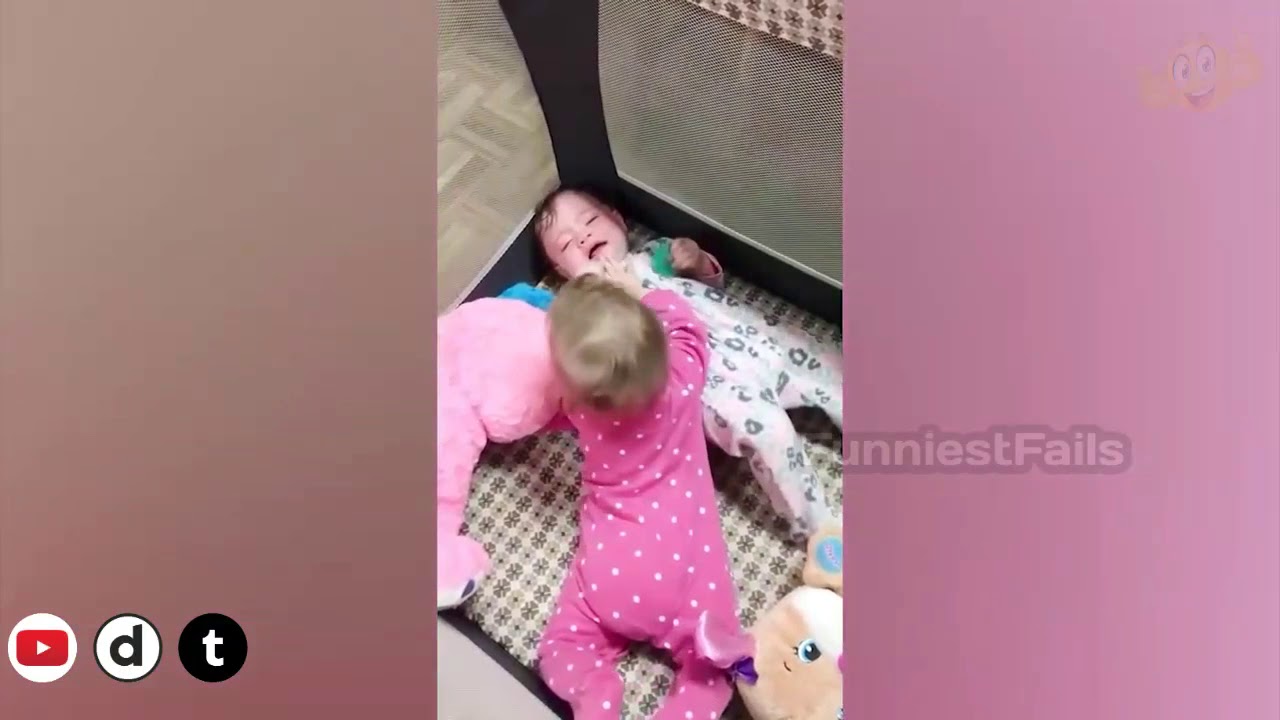 Funny baby twins videos | juokinga-legračn&iacute;-смішно-gracioso-amuzant