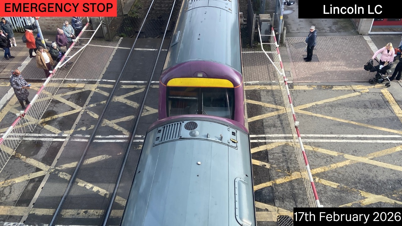 *Emergency stop* Lincoln High Street Level Crossing (17/02/2026) ft:@addison_on_pawz