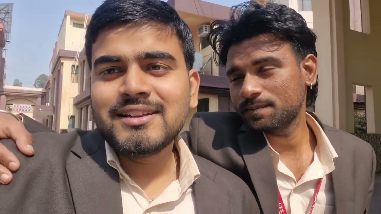 Chacha ka GF ka hua sadi roye college me 