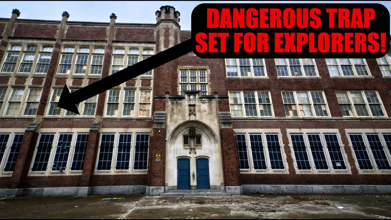 Exploring an Abandoned School in Ohio | Homeless Living Inside