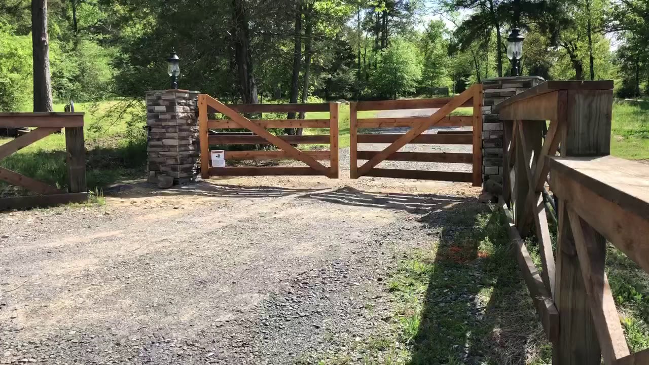 Custom Ranch Style Gate with Liftmaster LA500 operator