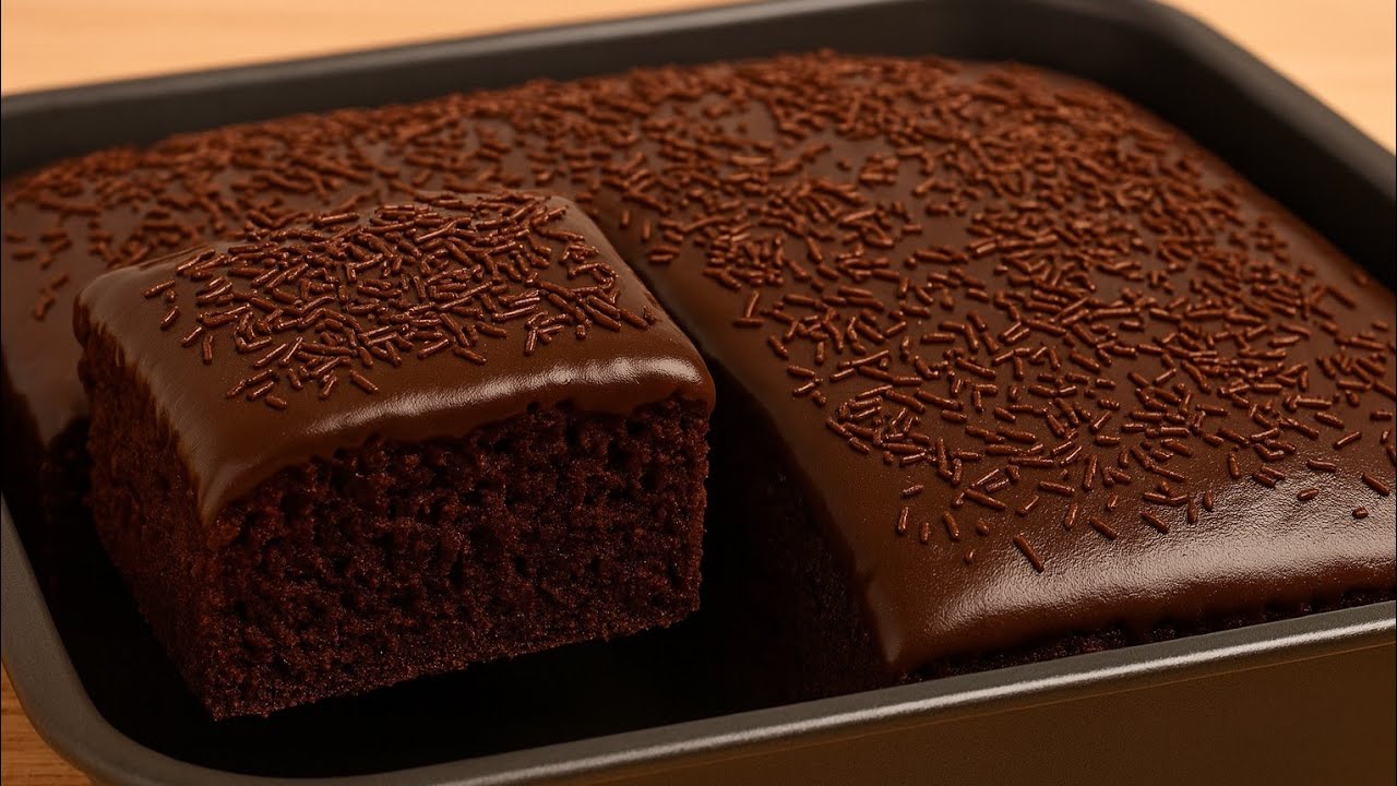 The cheapest and easiest eggless chocolate cake! With a special no-bake ganache.🍫