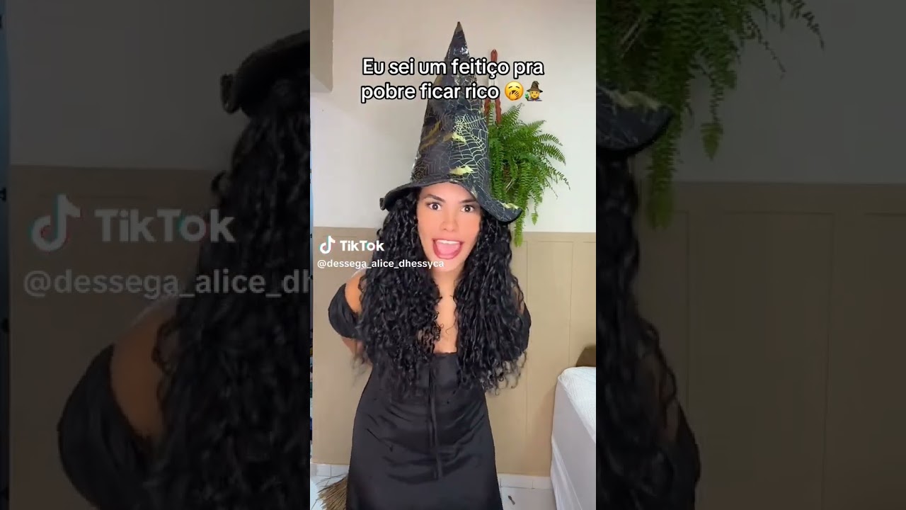 a bruxa tinha um feitiço pra pobre ficar Rico só trabalhar 🤣🤣 