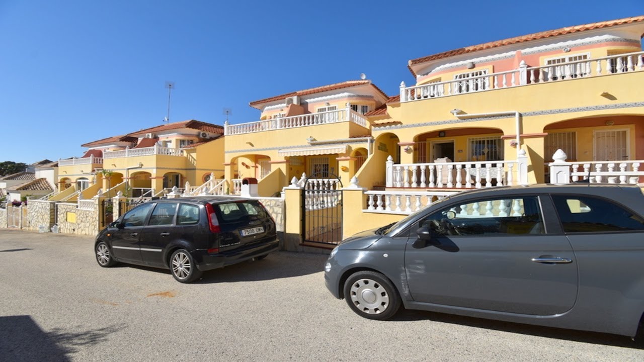 €139.995- 2 bedroom, 1.5 bathroom townhouse in Villamartin.