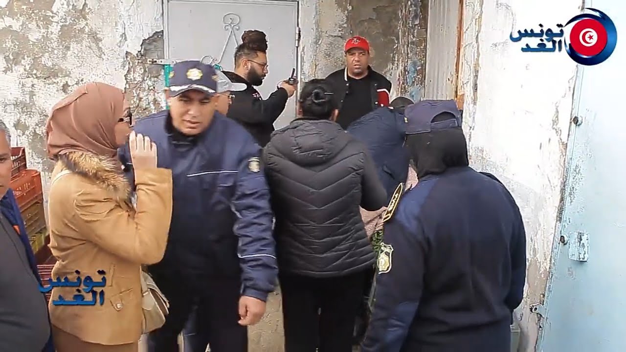  حملة أمنية على محل عشوائي لتخزين الورقيات!! دعوة للالتزام بشروط حفظ وعرض المواد الغذائية