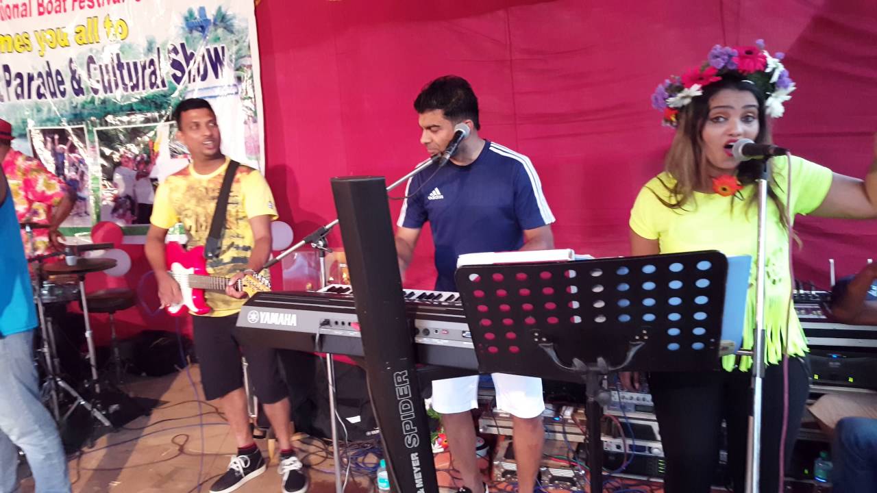 Pausacho Dis - Johnny & Buskha (Live at Siolim Sao Joao)