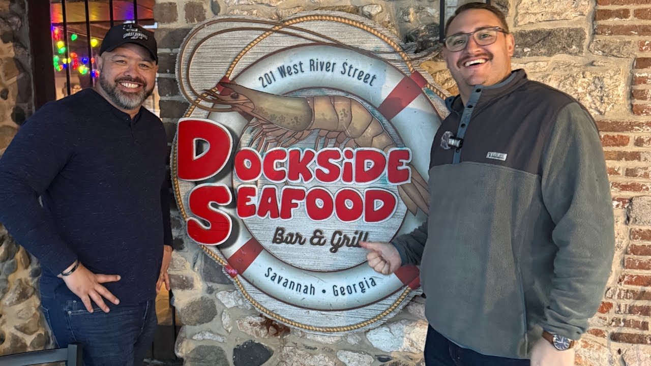 Потрясающий саваннский пир из морепродуктов в ресторане Dockside Seafood на Ривер-стрит.