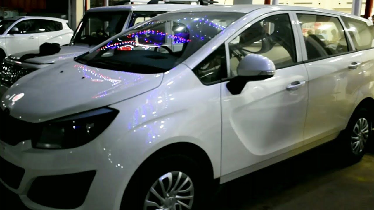 Mahindra Marazzo || M4 Variant ,white colour & 8 seater || Night view