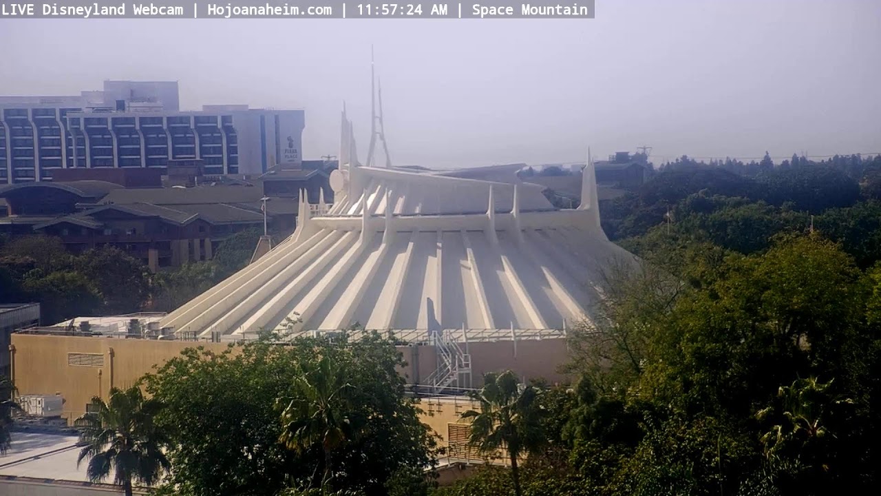 Mattercam 01/25/2026 04:16 - LIVE DISNEYLAND Webcam from Howard Johnson Hotel Anaheim