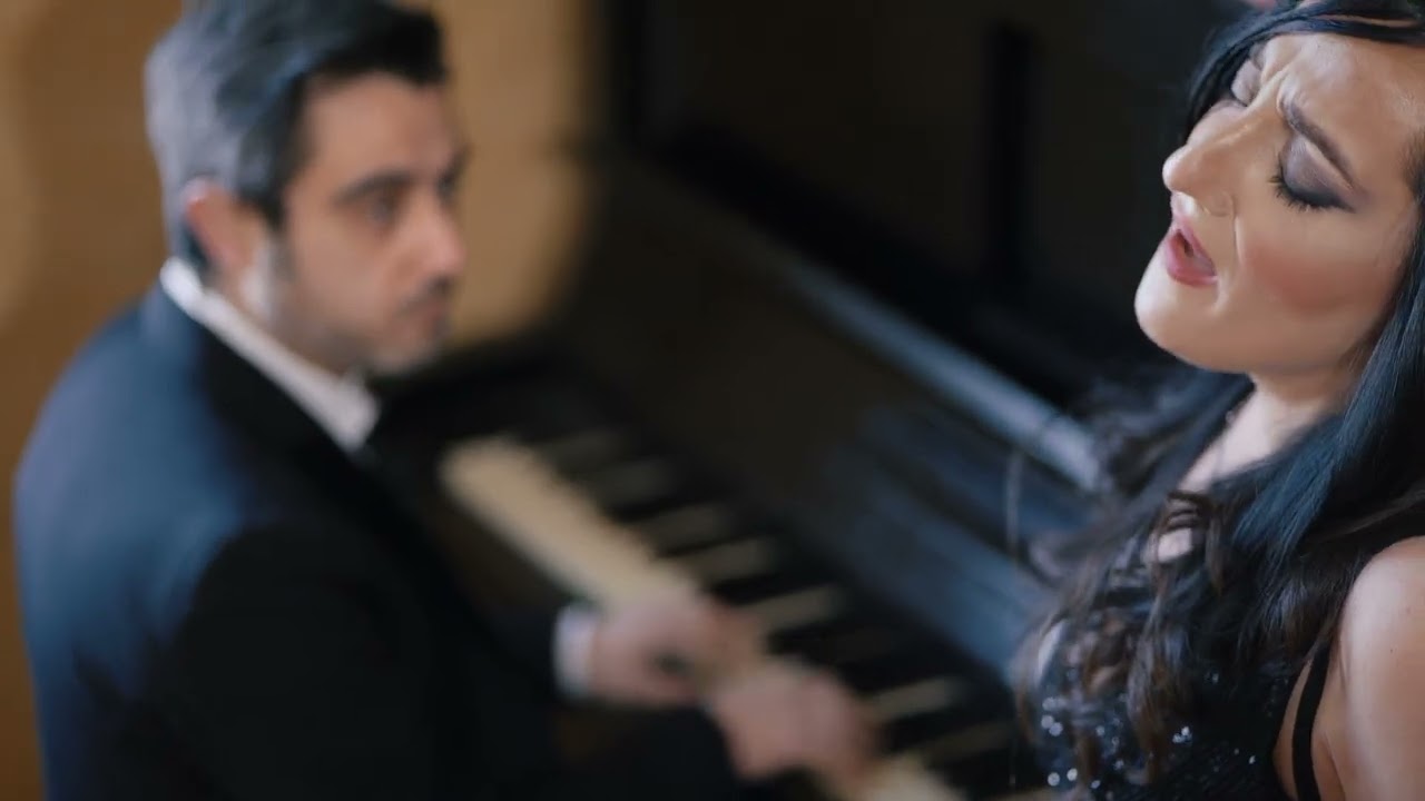 Shallow - Brano di Bradley Cooper e Lady Gaga - Voce: Dominga Cozzolino. Piano: Raffaele Marzano.