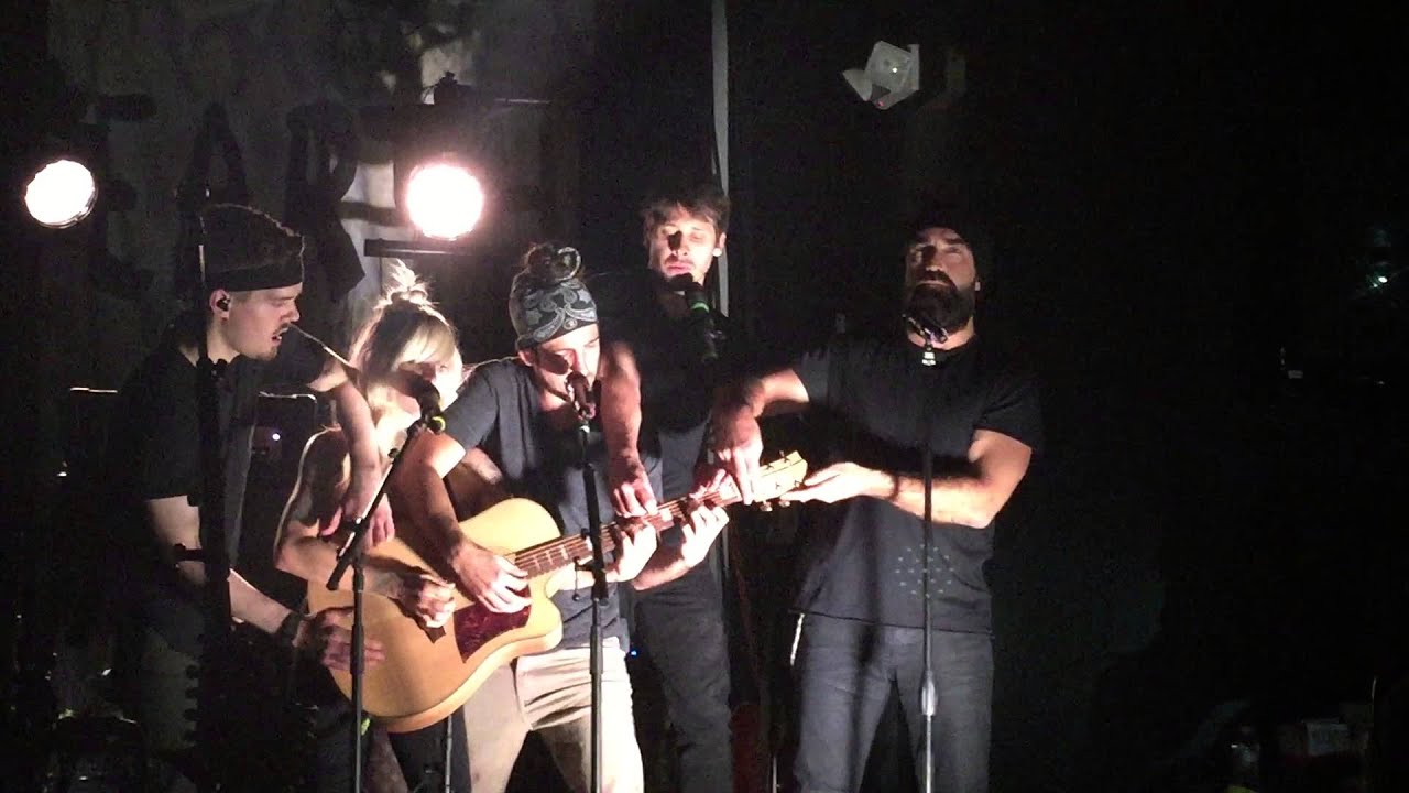 Walk Off the Earth One Guitar Mashup - Somebody That I Used to Know, Wrecking Ball, and Rude -  Live