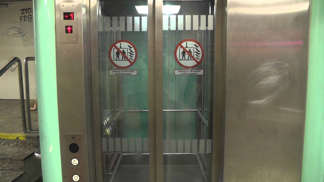 ThyssenKrupp elevator, Fahrstuhl, Aufzug, lift,  Bahnhof Hamburg-Altona, 13-12-'14
