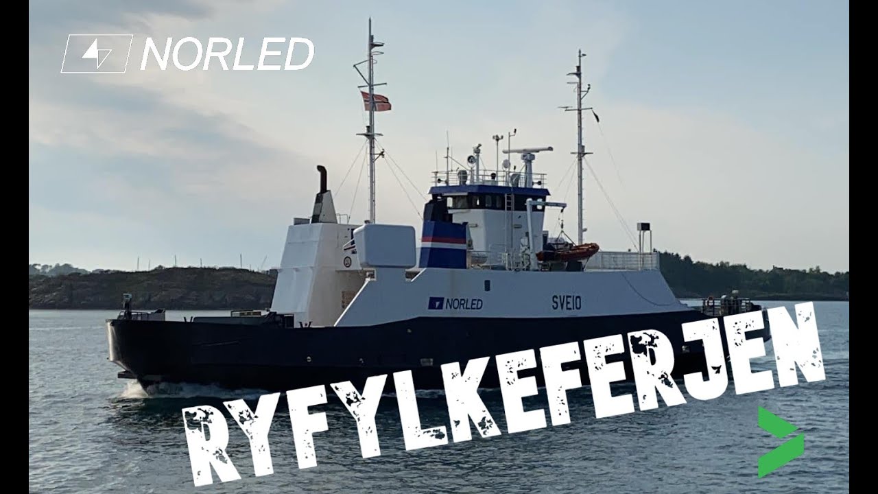MF SVEIO på vei inn i Hommersåk-vågen