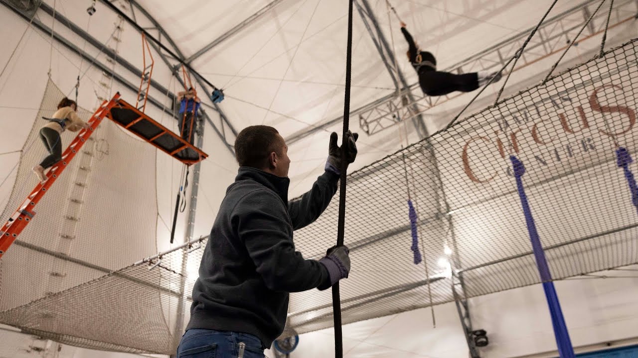 Sisters try trapeze class at at Dallas Circus Center