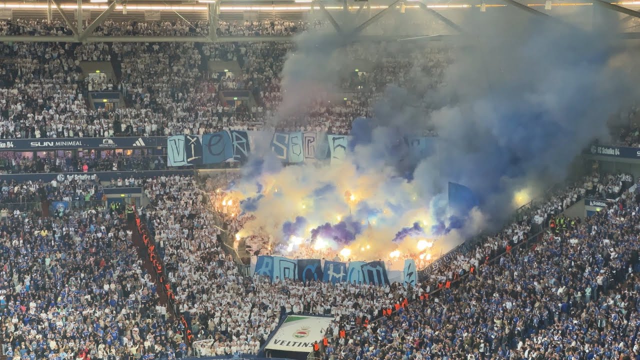 [2-1] FC Schalke - VfL Bochum 23.08.2025 - Torjubel, Pyrointro und die ein oder andere Fackel
