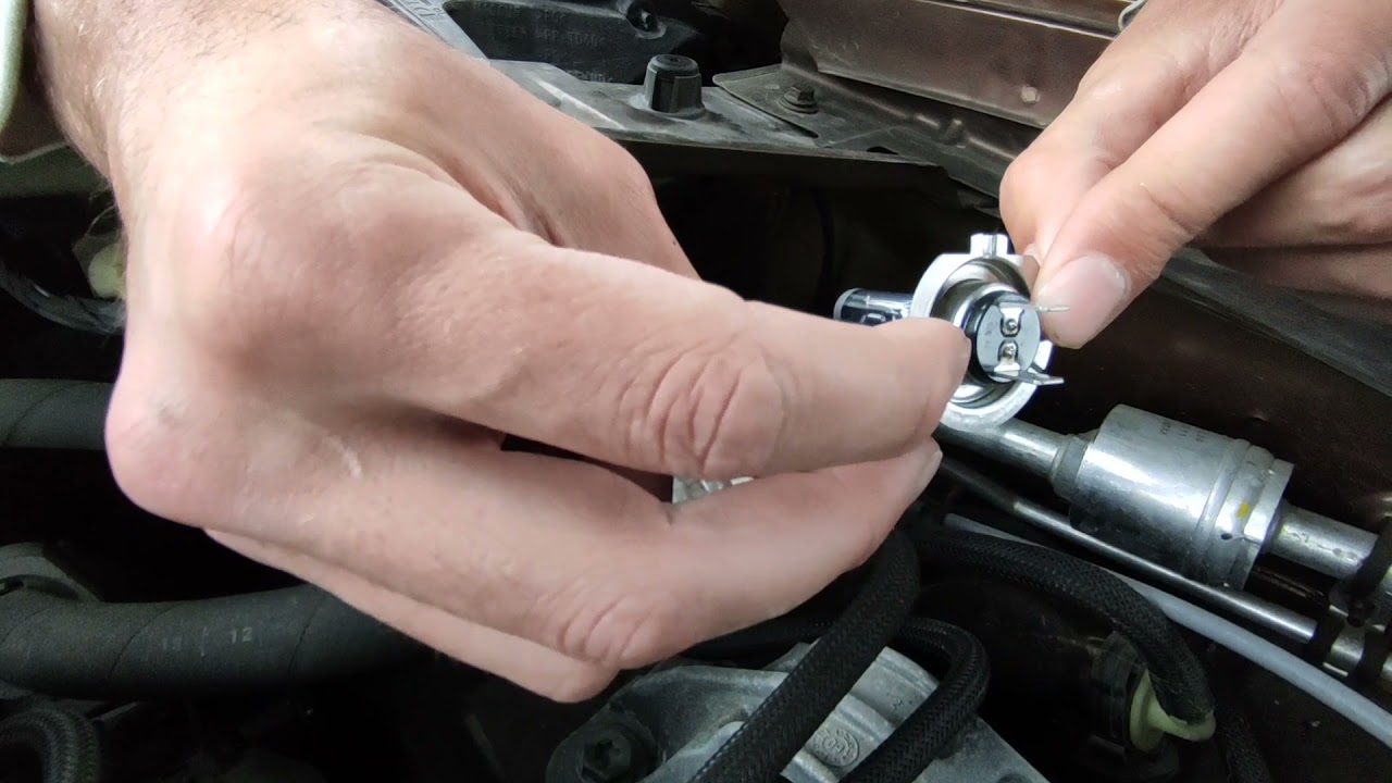 #tuto changement ampoule, feux de croisement sur Dacia Duster. #mécanique