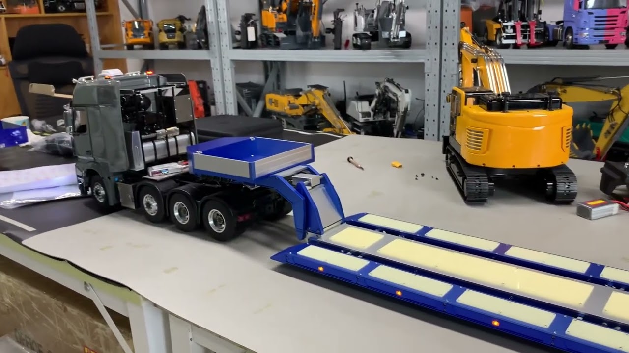 8x8 tractor and DG-999 metal trailer setup with same controller PL18EV, control by switching