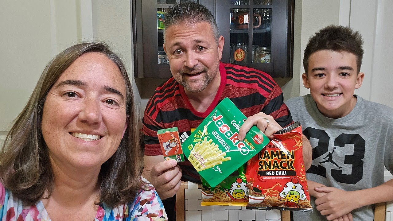 Trying Japanese Snacks From Mitsukoshi ! Our Reaction And Rating! 