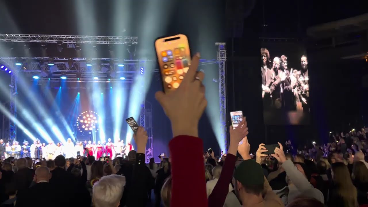 Dracula po 30. Letech …  Závěrečná děkovačka O2 aréna 11.2.2026 s Mamkou 😊