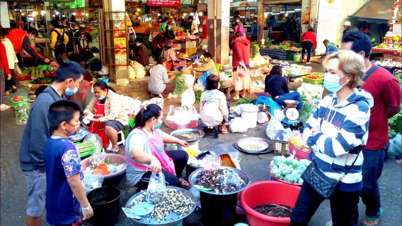 Fresh Market, Mueang Maha Sarakham District, in front of walking