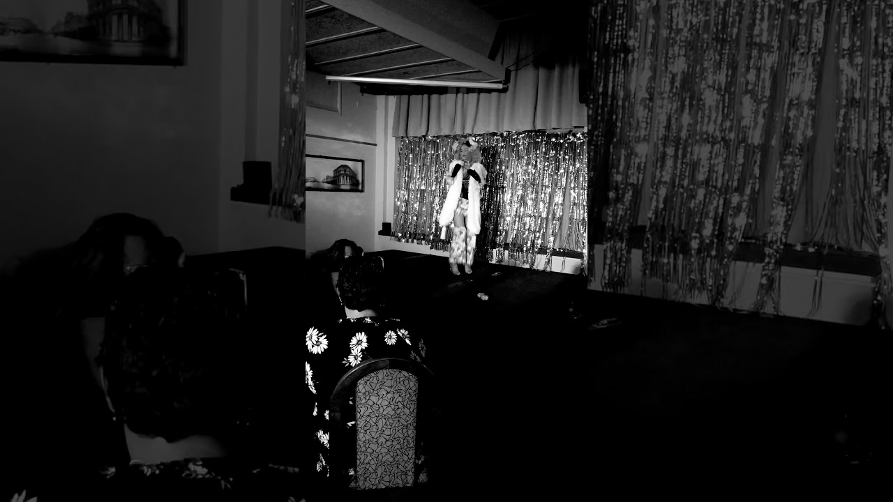 Verona Vega Burlesque | Dog Act