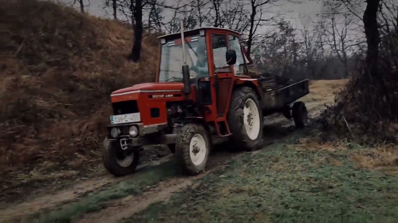 Zetor 4911 - Spu&scaron;tanje tereta po blatnjavom putu