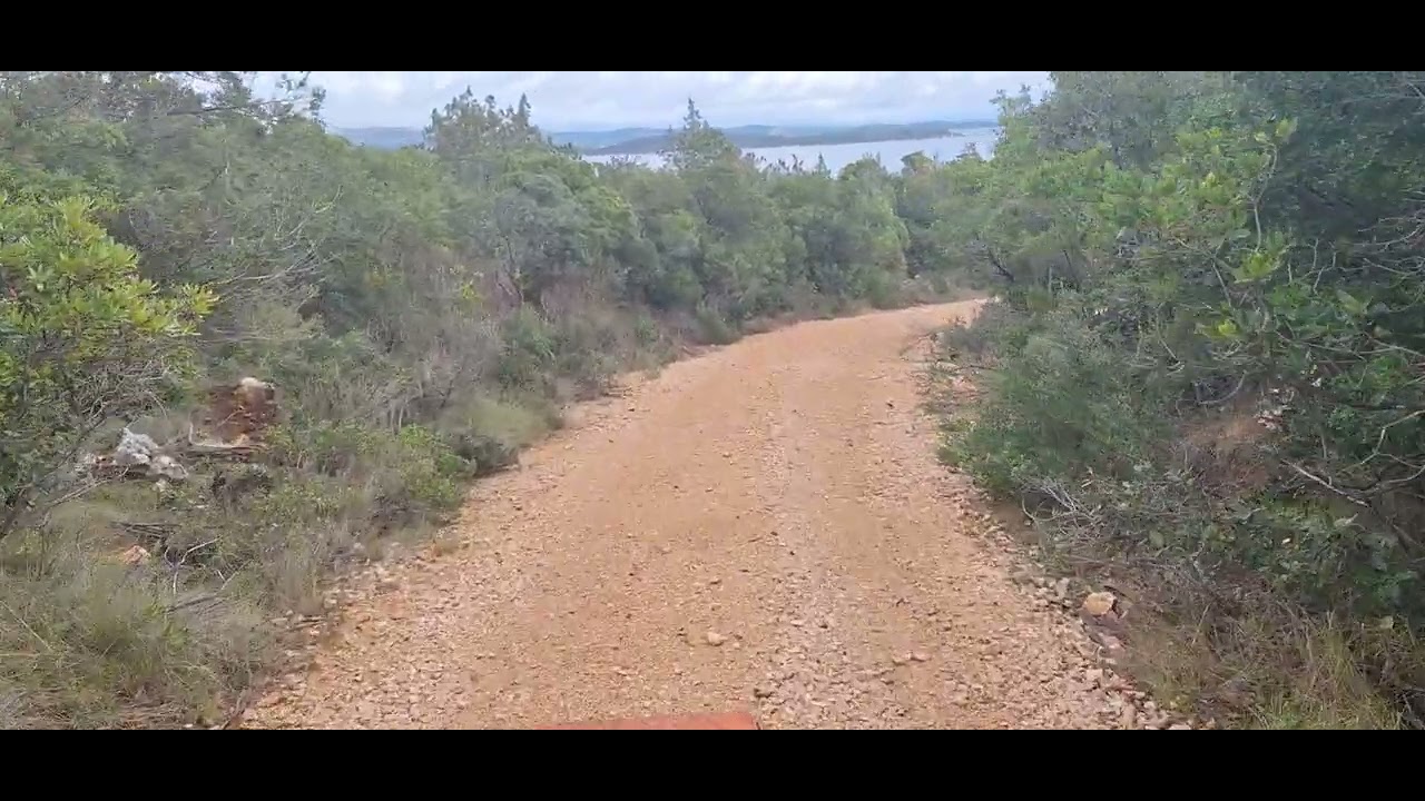 Neke čari,Dugog otoka.