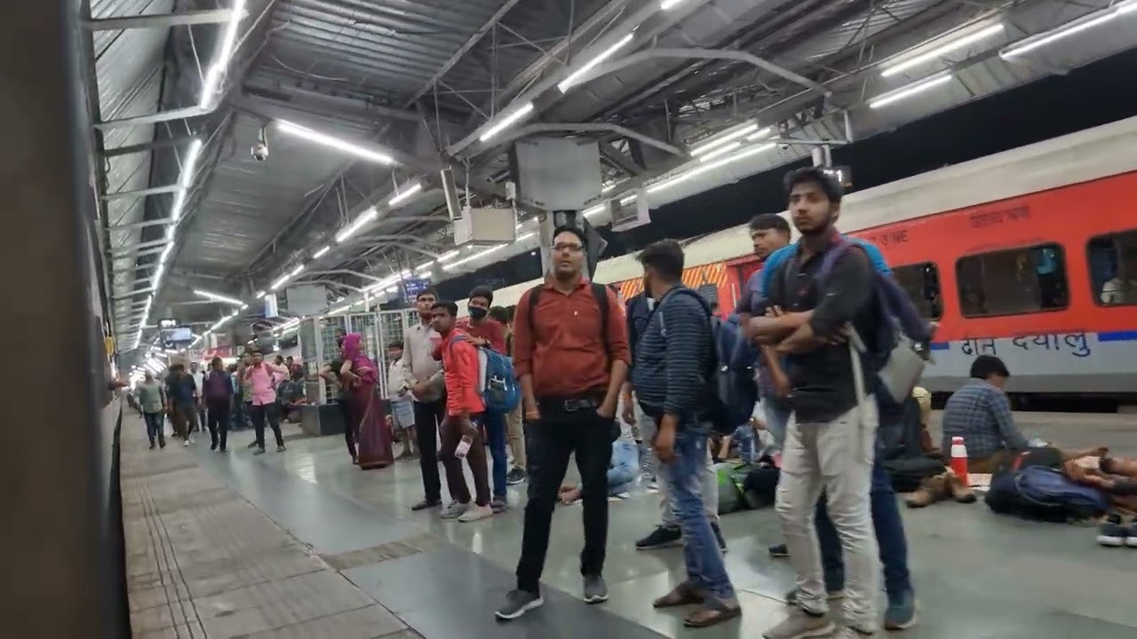 Bhopal Junction station 12723/Telangana Express Arriving Departing, Indian Railways Video in 4k HD