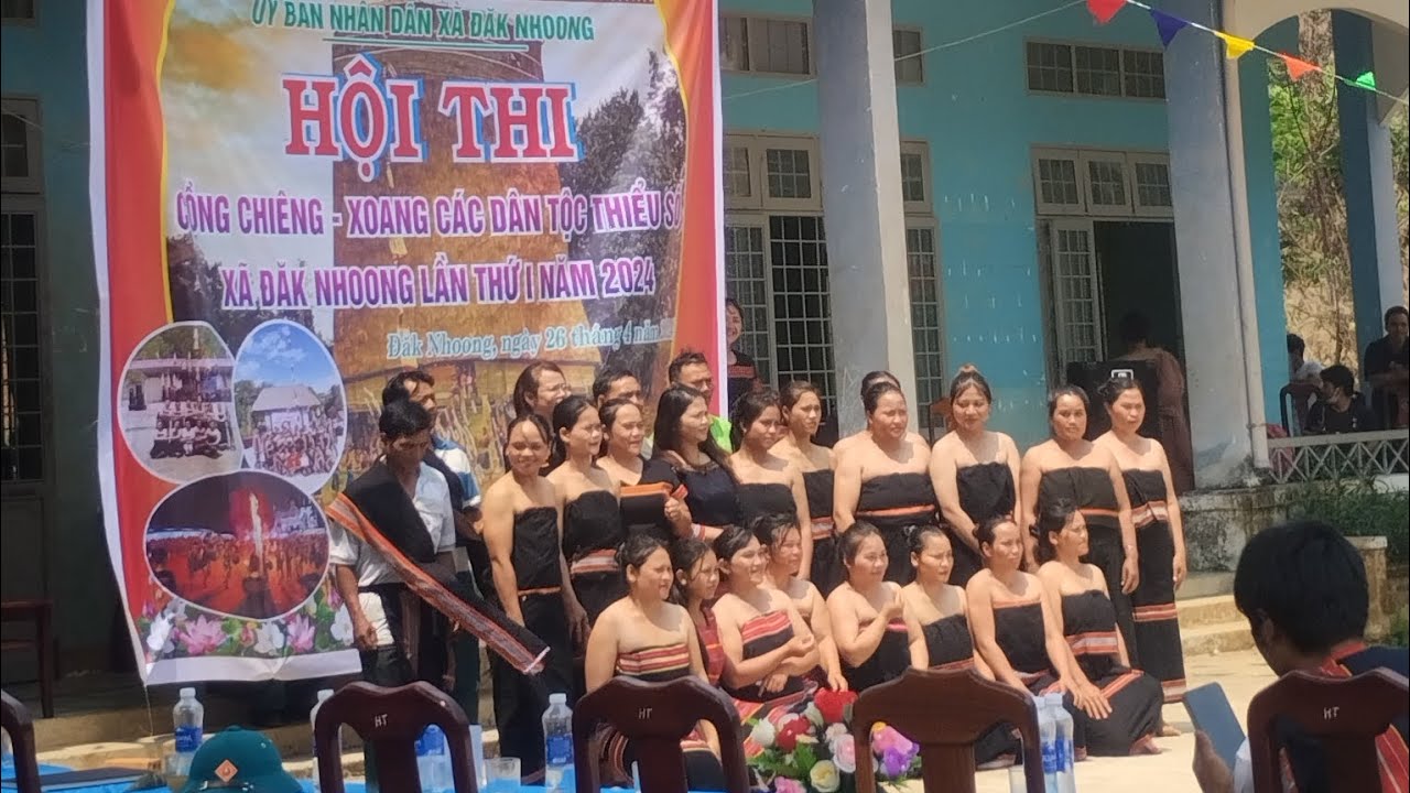 Đội múa xoăn của của xã Đắk Nhoong Huyện Đắk glei