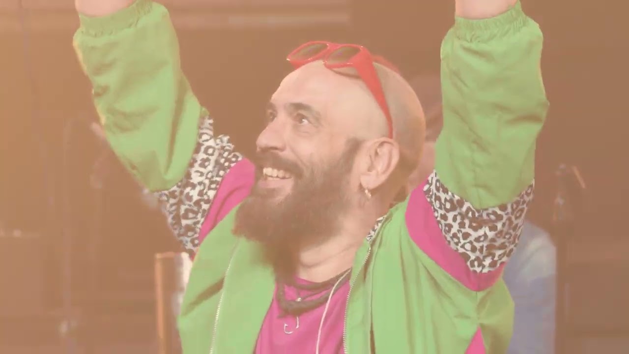 La Juan Román feat. Tony Moreno (Eskorzo) - Sale Pintada - Cumbia Caníbal  (Directo en Granada 10)
