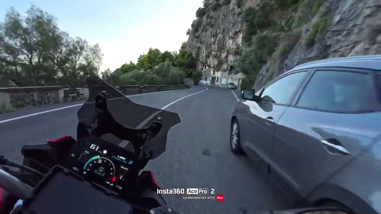 POV: BMW F900 xr - Amalfi Coast 