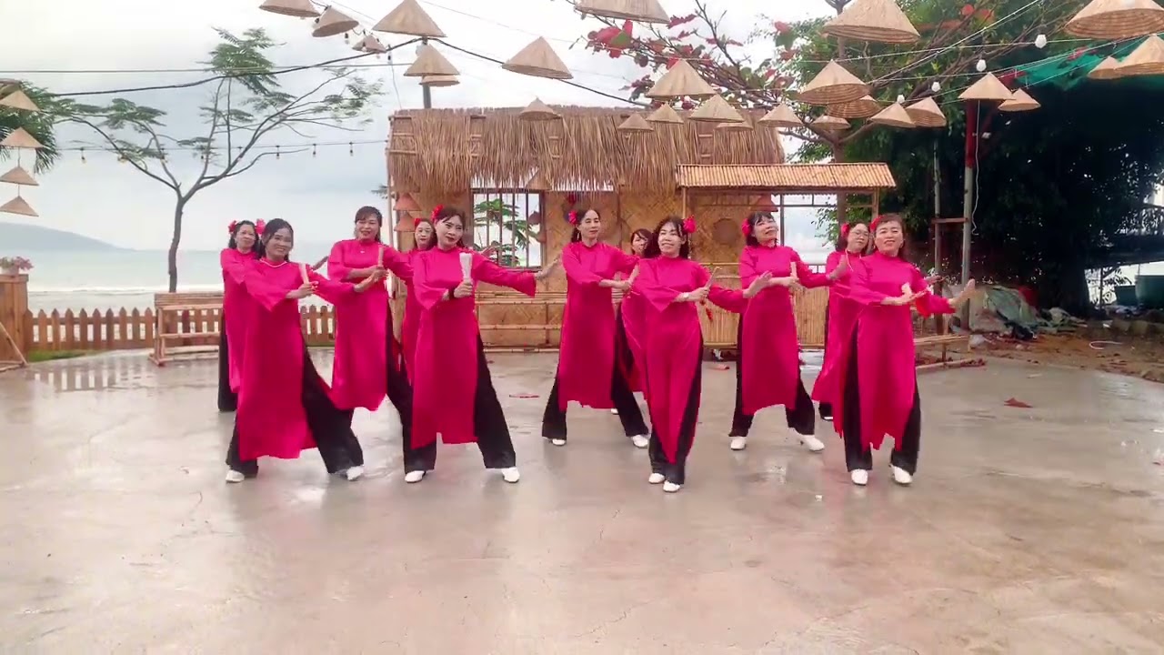Happy new year - Nhóm Vũ điệu biển