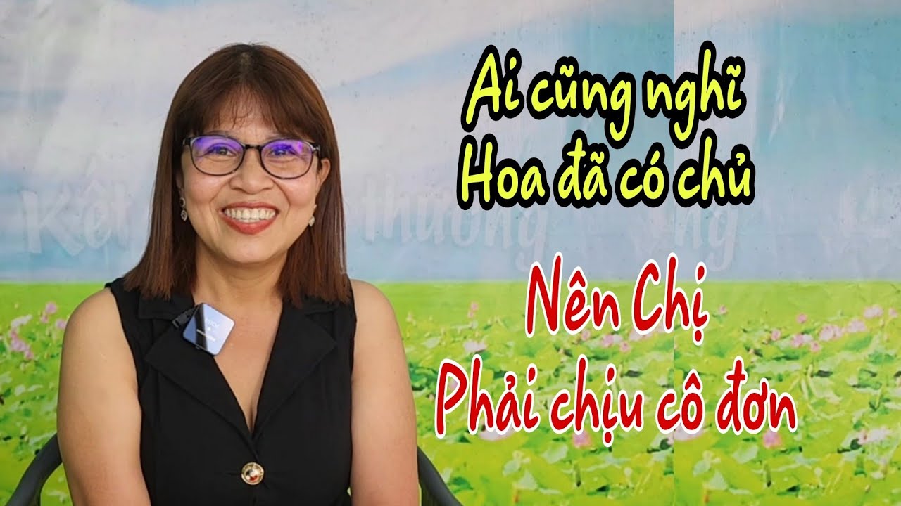 ( B.153 ) Nụ cười tỏa nắng của người thành đạt. Chị rất khiêm tốn vì sợ người ta nói Chi khoe khoang